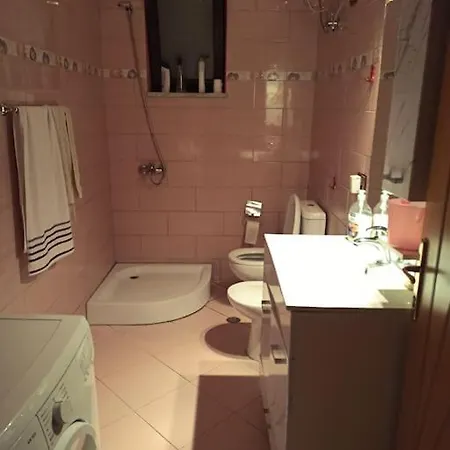 Apartment Cozy 1-bedroom Unit In Tirana